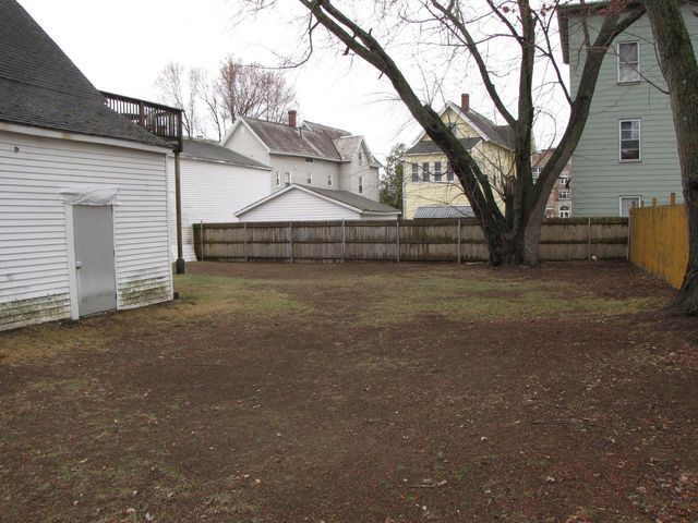 3 McIlvin St Apt B, Manchester, NH 03103