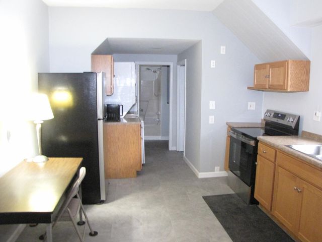 3 McIlvin St Apt B, Manchester, NH 03103