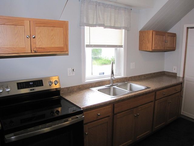 3 McIlvin St Apt B, Manchester, NH 03103