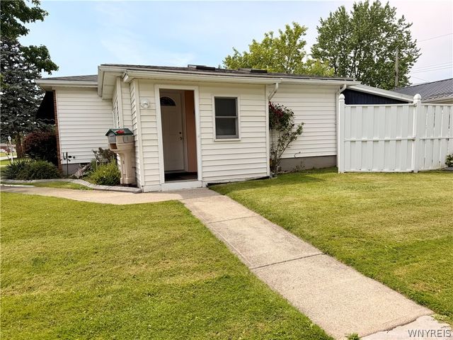96 Della Drive, Lackawanna, NY 14218