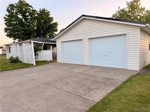 96 Della Drive, Lackawanna, NY 14218