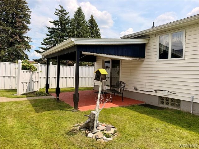96 Della Drive, Lackawanna, NY 14218