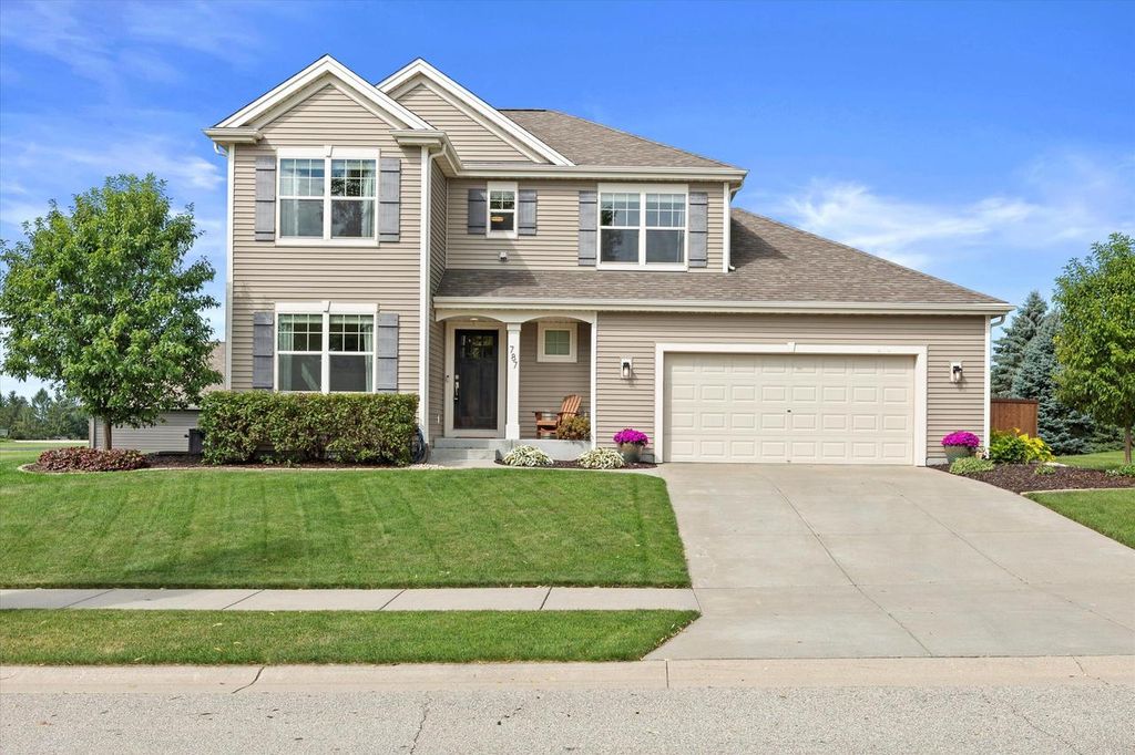 787 Autumn Ridge LANE, Hartford, WI 53027
