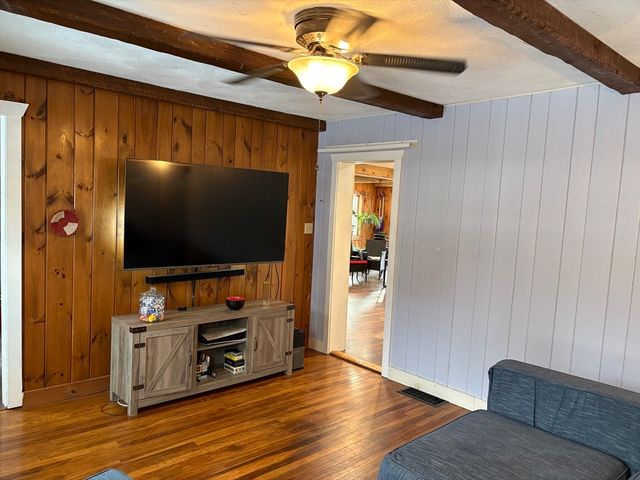 20 South St, Plainville, MA 02762