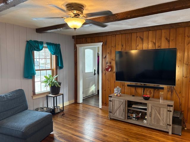 20 South St, Plainville, MA 02762