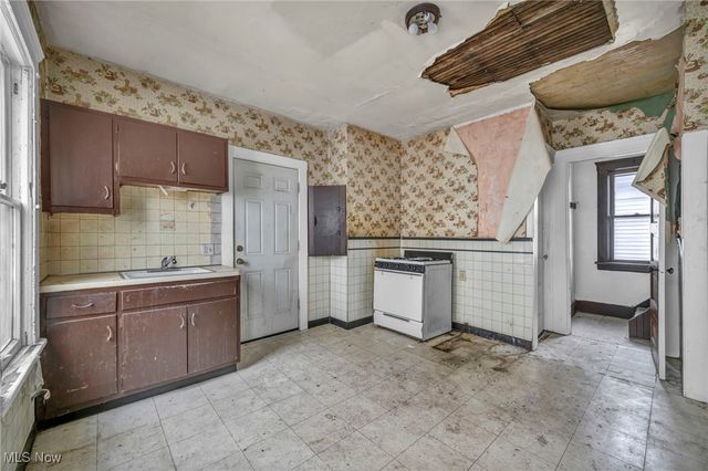 1012 E 72nd Street, Cleveland, OH 44103