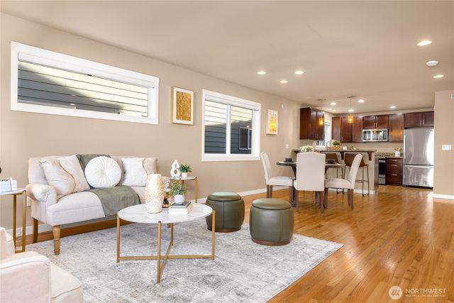 932 N 96th Street, Seattle, WA 98103