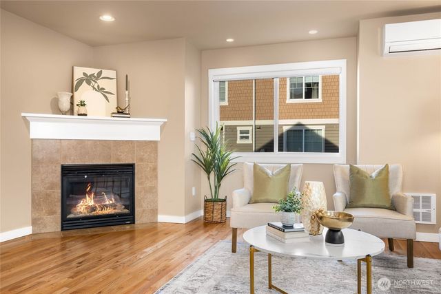 932 N 96th Street, Seattle, WA 98103