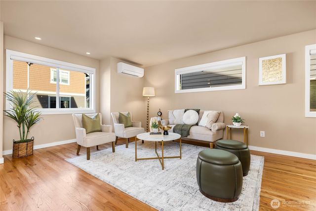 932 N 96th Street, Seattle, WA 98103