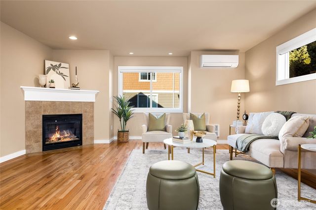 932 N 96th Street, Seattle, WA 98103