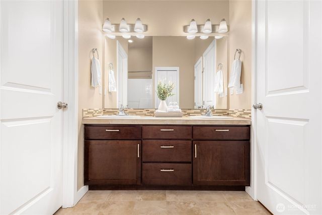 932 N 96th Street, Seattle, WA 98103