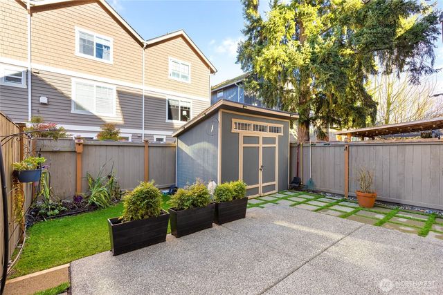 932 N 96th Street, Seattle, WA 98103