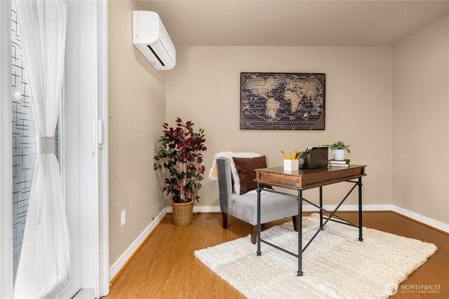 932 N 96th Street, Seattle, WA 98103