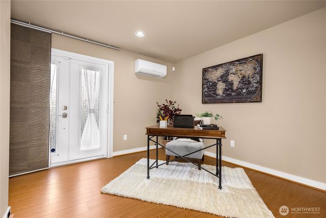 932 N 96th Street, Seattle, WA 98103