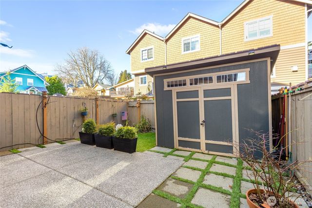 932 N 96th Street, Seattle, WA 98103