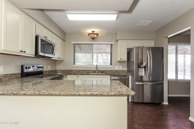 2839 W WAGONER Road, Phoenix, AZ 85053