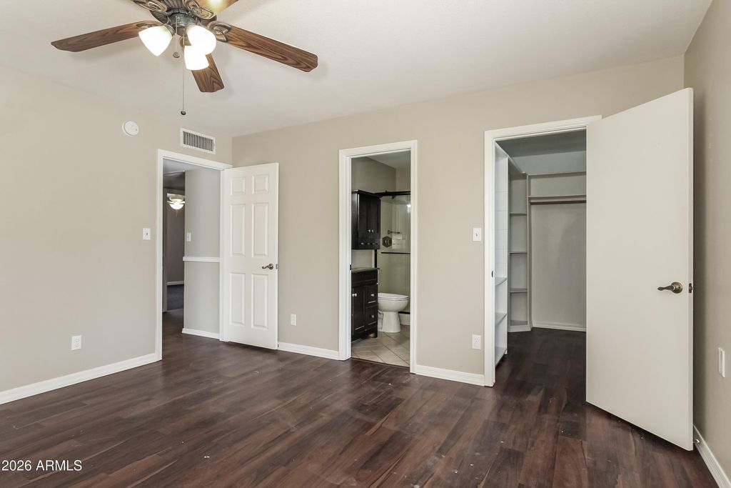 Image 14 of property listing at 2839 W WAGONER Road, Phoenix, AZ 85053