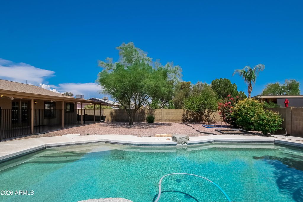 Image 15 of property listing at 2839 W WAGONER Road, Phoenix, AZ 85053