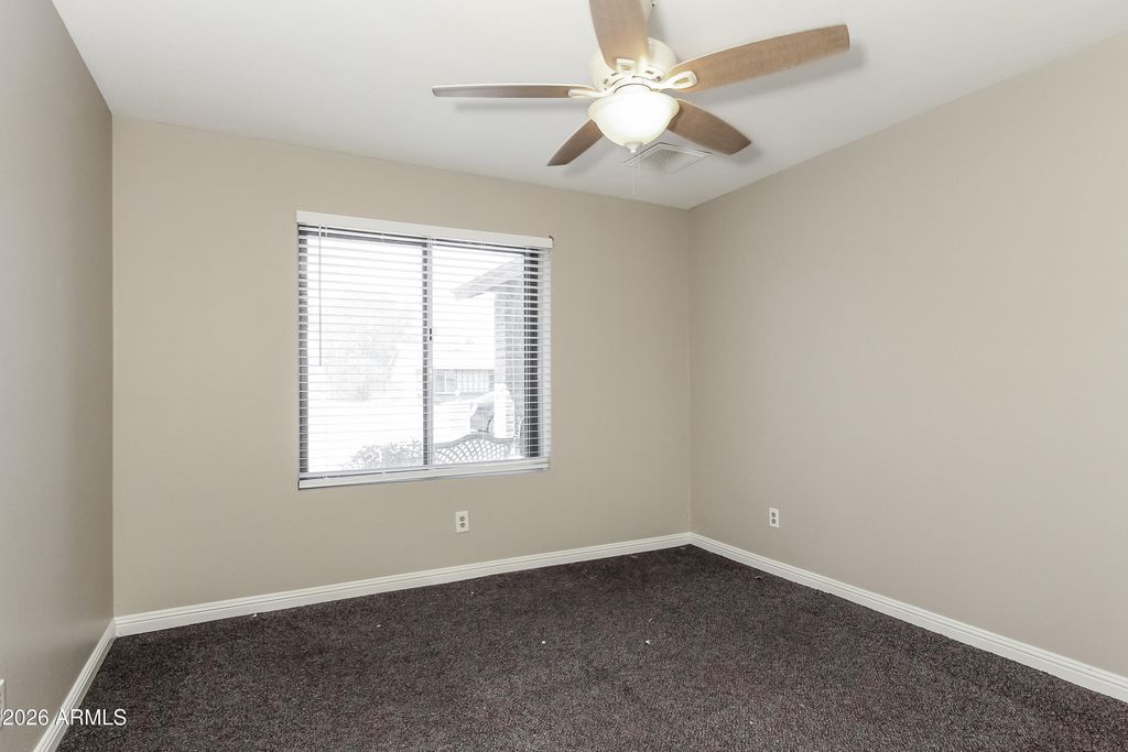 Image 5 of property listing at 2839 W WAGONER Road, Phoenix, AZ 85053