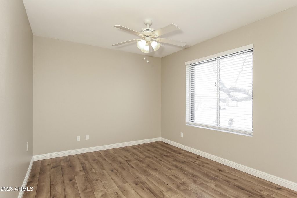 Image 6 of property listing at 2839 W WAGONER Road, Phoenix, AZ 85053