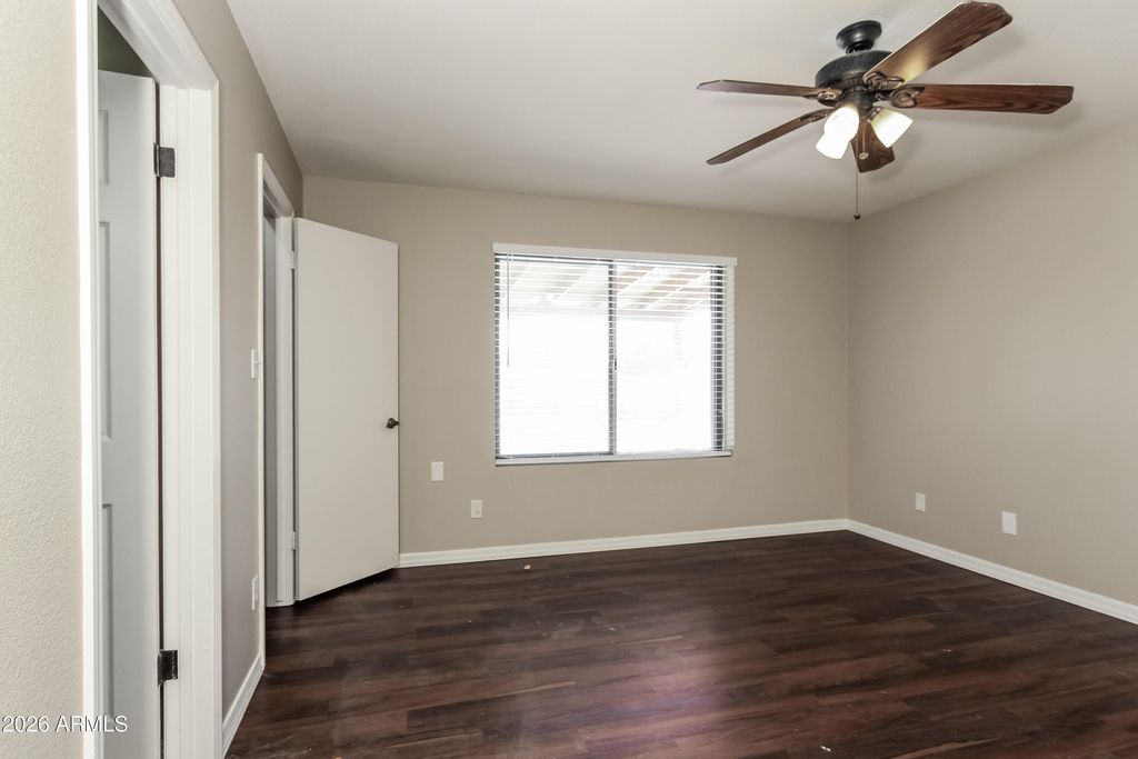 Image 7 of property listing at 2839 W WAGONER Road, Phoenix, AZ 85053