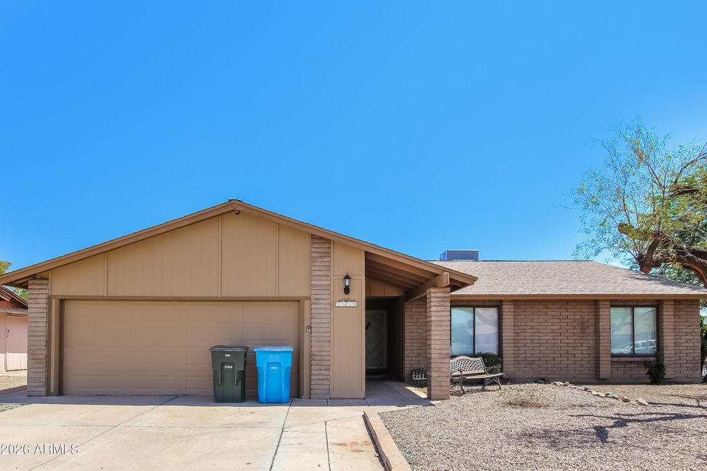 Image 9 of property listing at 2839 W WAGONER Road, Phoenix, AZ 85053