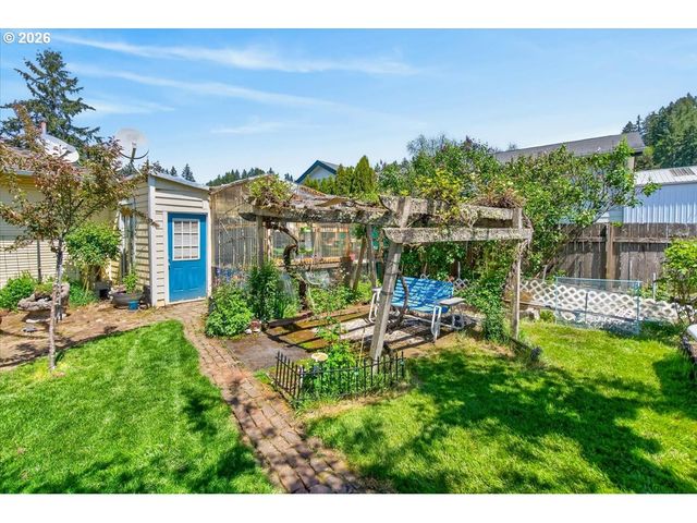 864 State Ave, Vernonia, OR 97064