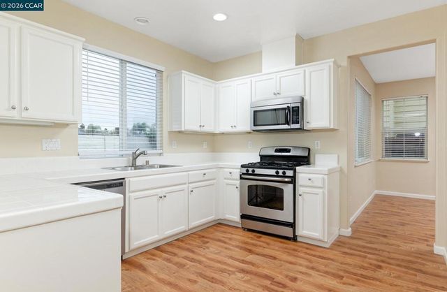 2939 Kennsington Ln, Tracy, CA 95377