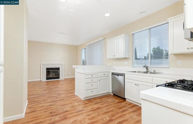 2939 Kennsington Ln, Tracy, CA 95377