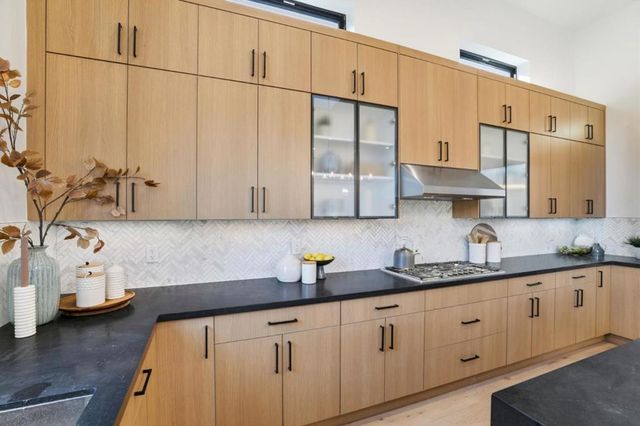 11660 Winding Way, Los Altos, CA 94024