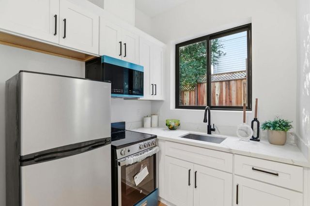 11660 Winding Way, Los Altos, CA 94024