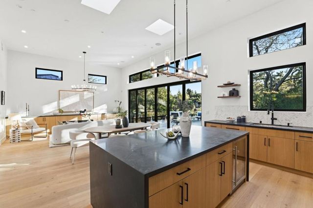 11660 Winding Way, Los Altos, CA 94024