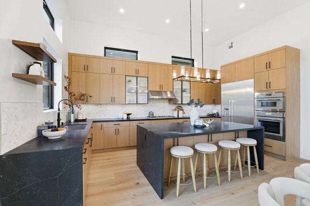 11660 Winding Way, Los Altos, CA 94024