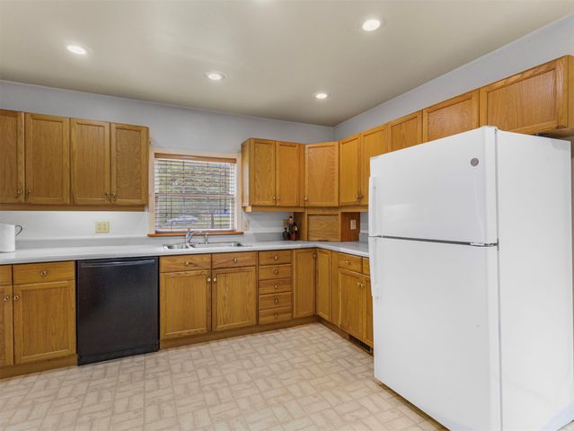 65 Sioux Circle, Sand Springs, OK 74063