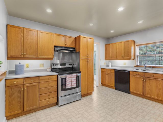 65 Sioux Circle, Sand Springs, OK 74063