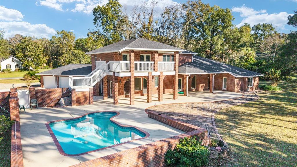 Image 2 of property listing at 1570 SE 73RD PLACE, Ocala, FL 34480