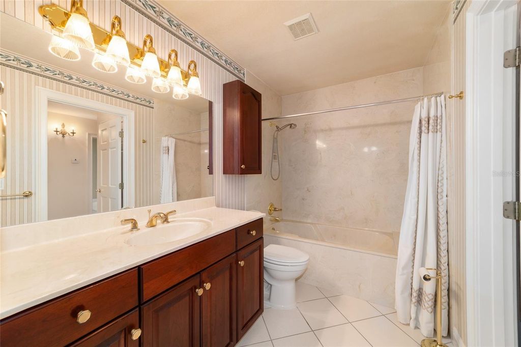 Image 19 of property listing at 1570 SE 73RD PLACE, Ocala, FL 34480