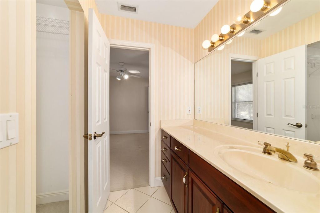 Image 30 of property listing at 1570 SE 73RD PLACE, Ocala, FL 34480