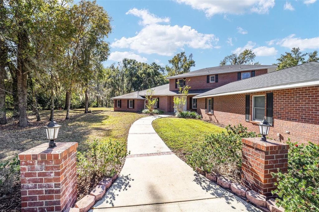 Image 34 of property listing at 1570 SE 73RD PLACE, Ocala, FL 34480