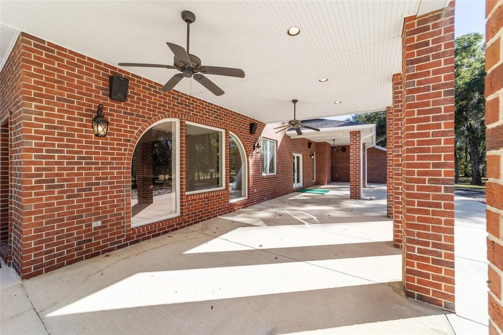 Image 38 of property listing at 1570 SE 73RD PLACE, Ocala, FL 34480