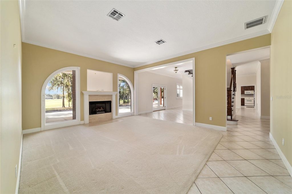 Image 5 of property listing at 1570 SE 73RD PLACE, Ocala, FL 34480