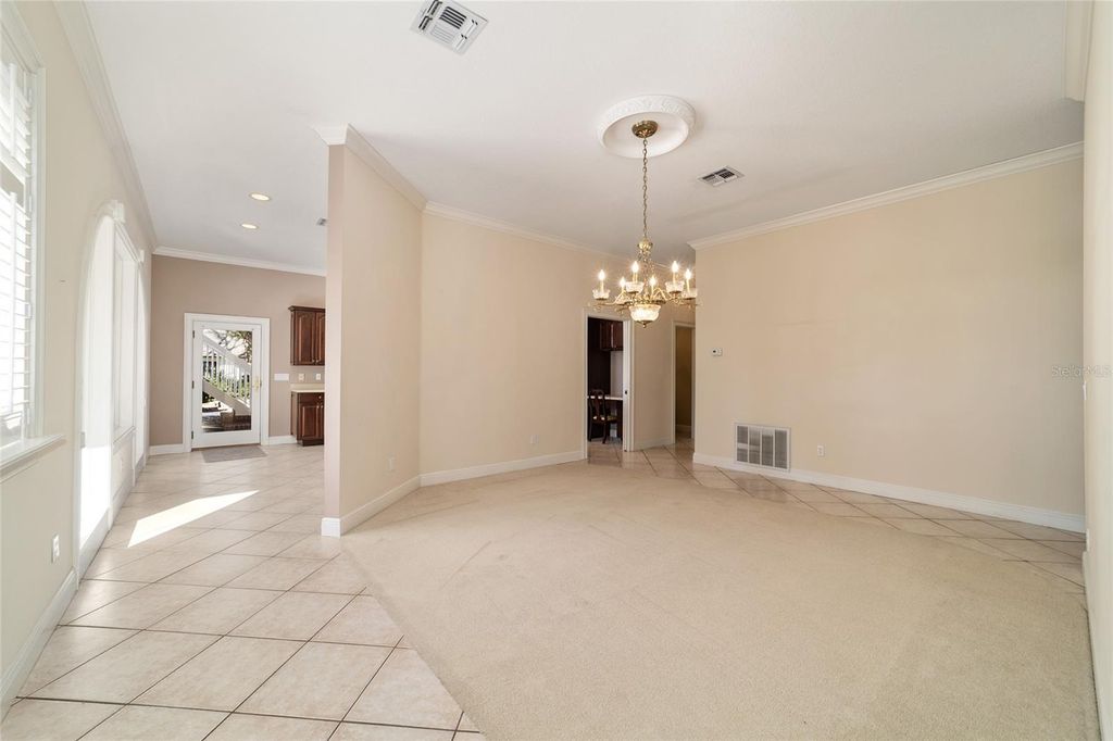 Image 8 of property listing at 1570 SE 73RD PLACE, Ocala, FL 34480