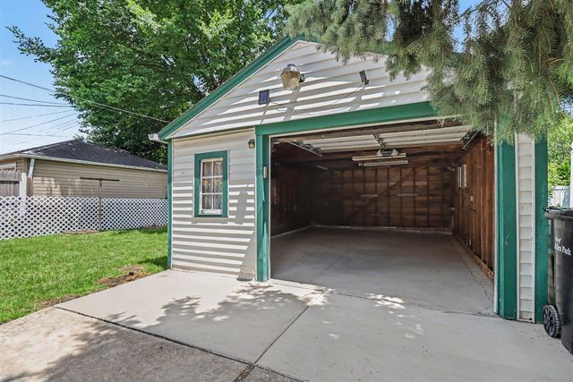 9885 Hubert Avenue, Allen Park, MI 48101
