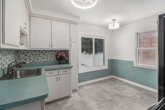 9885 Hubert Avenue, Allen Park, MI 48101
