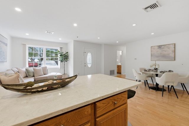 1 Eagle Dr 1, Tewksbury, MA 01876