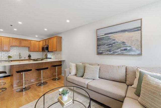 1 Eagle Dr 1, Tewksbury, MA 01876