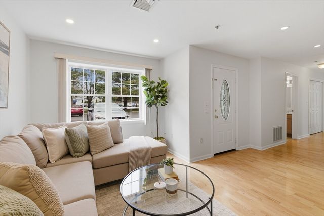 1 Eagle Dr 1, Tewksbury, MA 01876