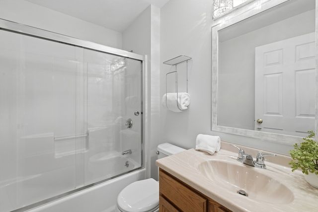 1 Eagle Dr 1, Tewksbury, MA 01876