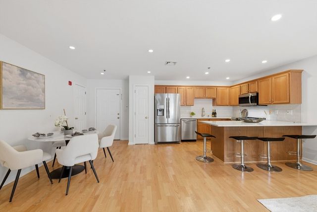 1 Eagle Dr 1, Tewksbury, MA 01876