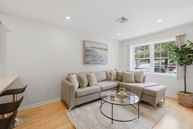 1 Eagle Dr 1, Tewksbury, MA 01876